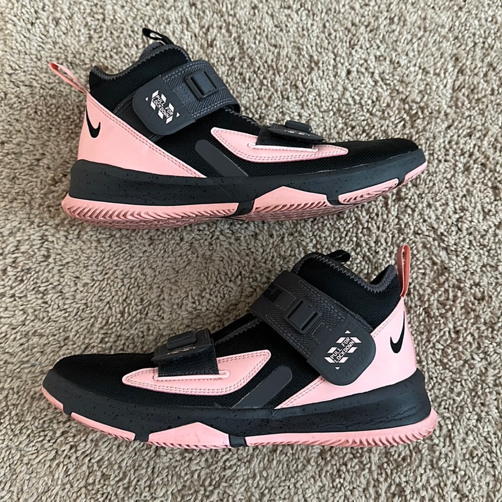 Lebron Soldier 13 GS ‘Black Bleached Coral’